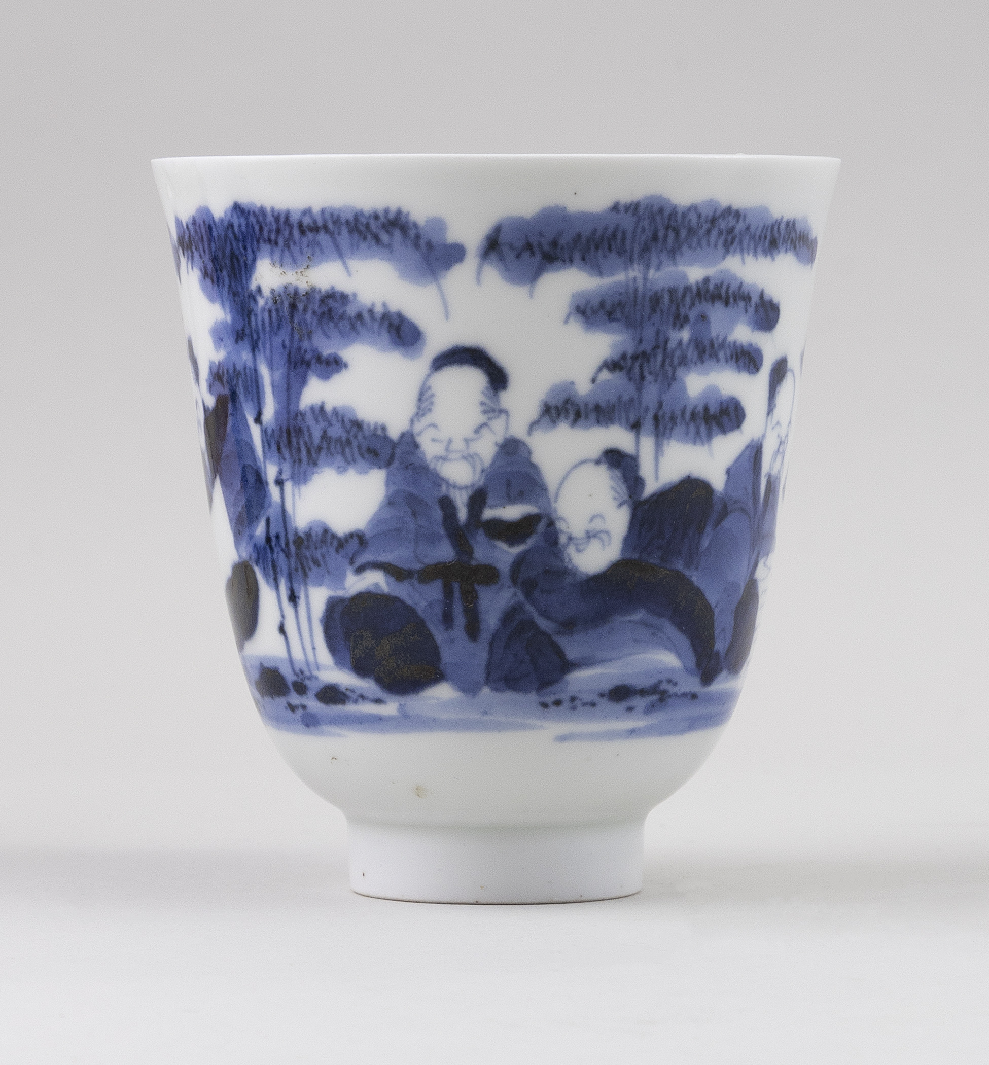 JAPANESE BLUE AND WHITE PORCELAIN CUP Late Meiji Period Height 3.5
