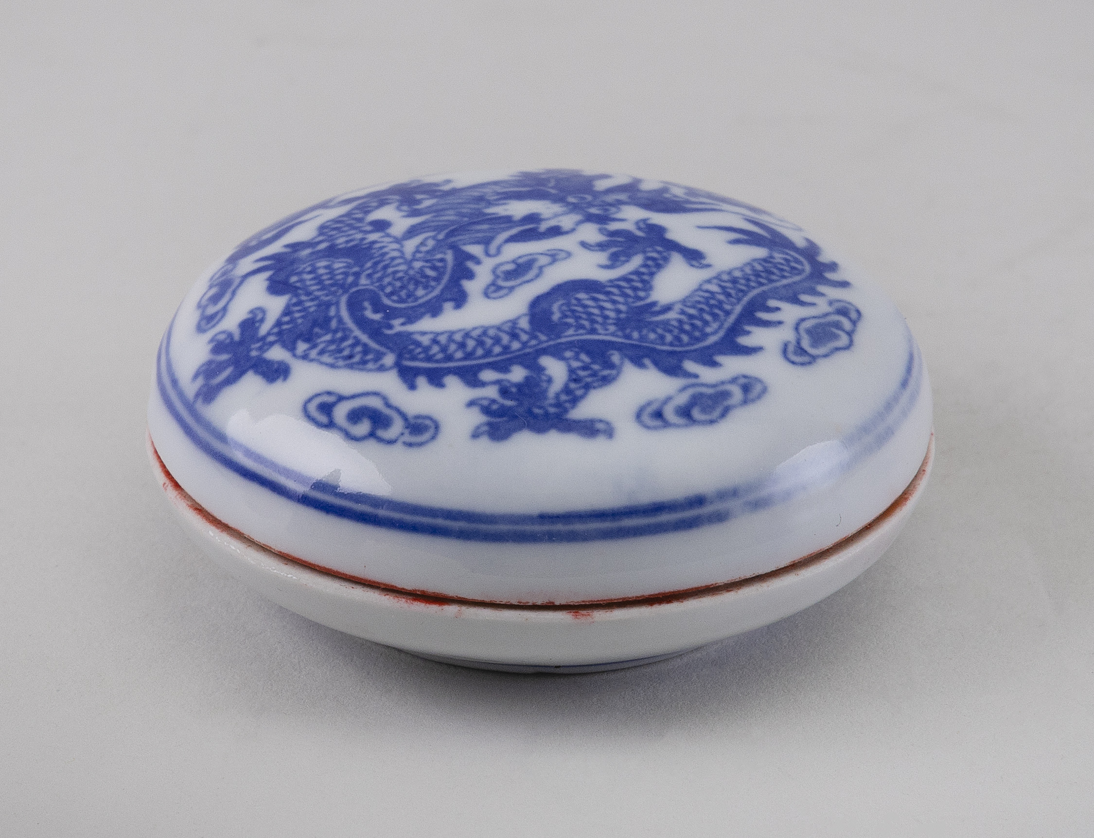 CHINESE BLUE AND WHITE SEAL PASTE BOX 20th Century Diameter 2.5